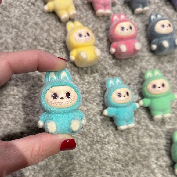 Colorful Labubu figurines - Picture 2 of 3